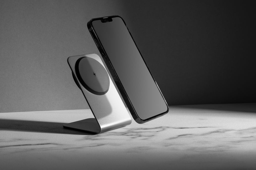 Terra aluminium 15W magnetic wireless charging phone stand