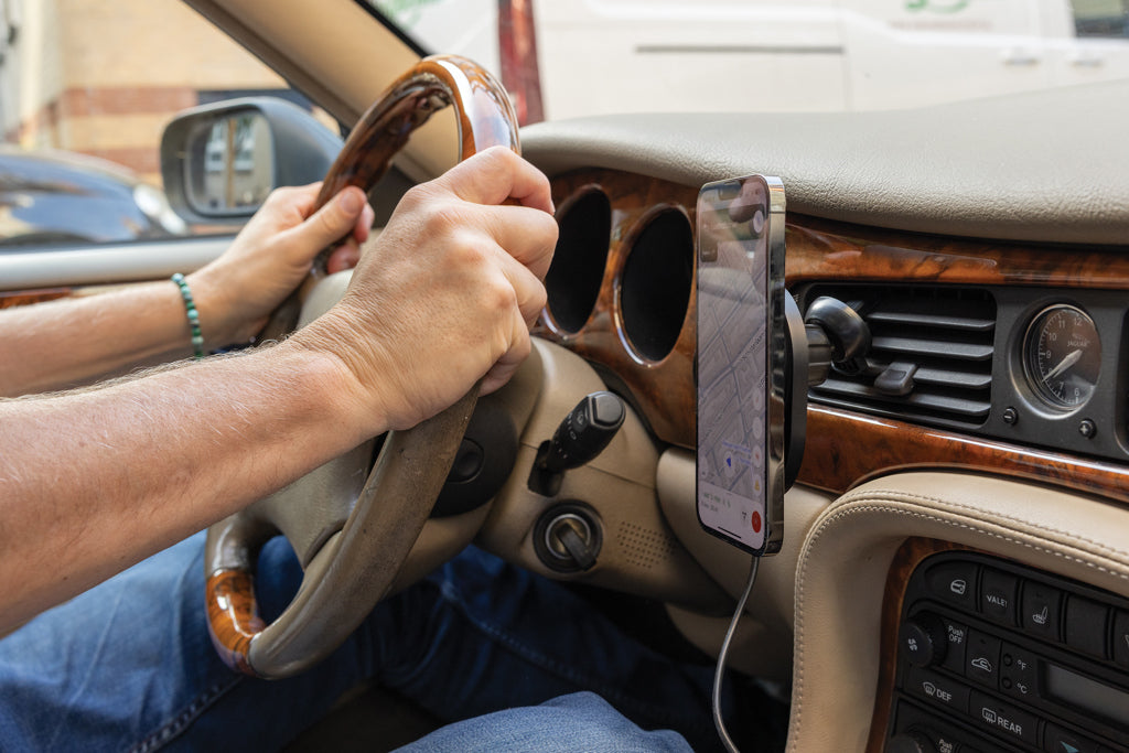 PowerCruze RCS rplastic 15W magnetic charging car holder