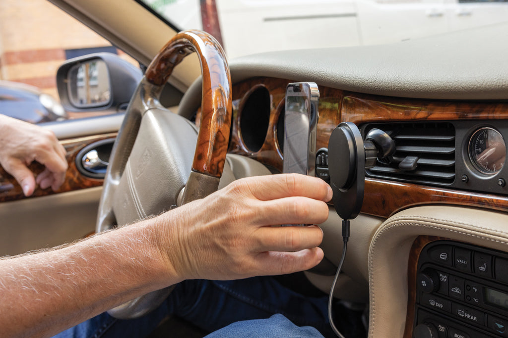 PowerCruze RCS rplastic 15W magnetic charging car holder