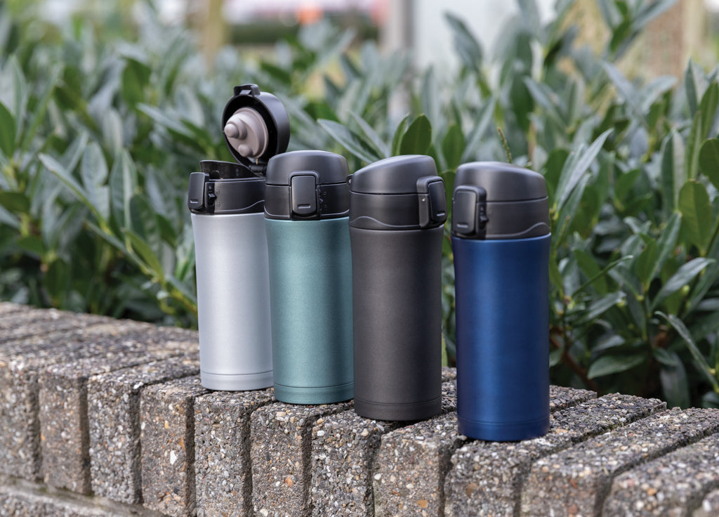 Metallic easy lock vacuum mug