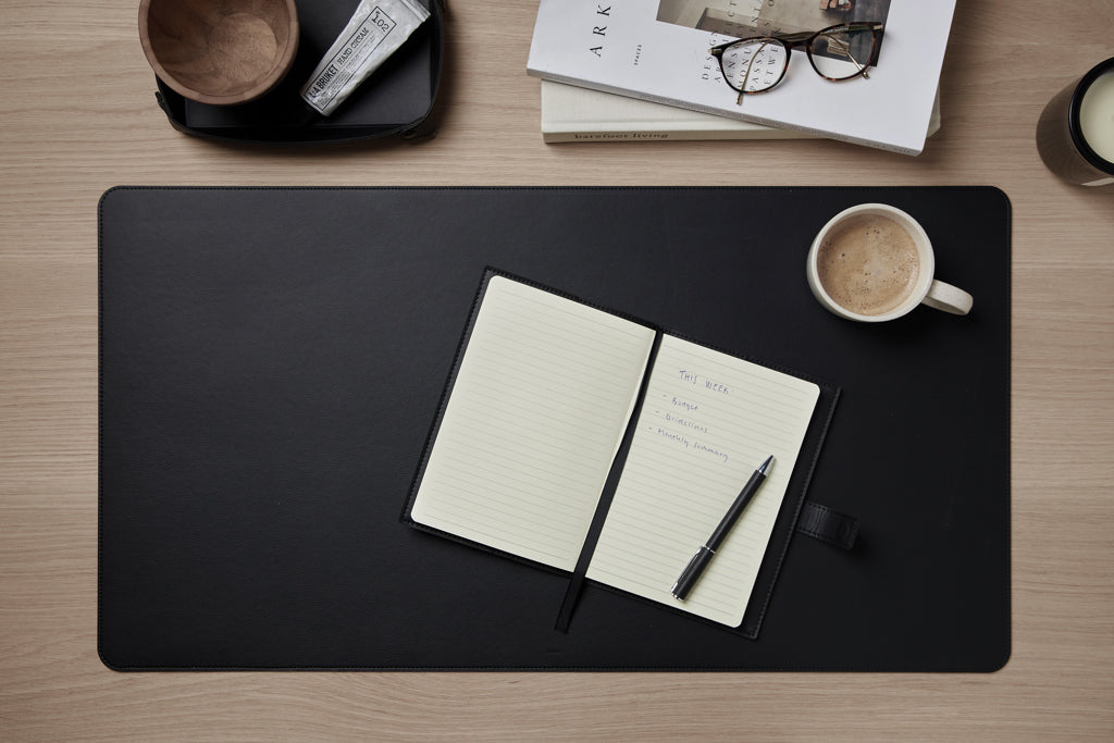 VINGA Timo PU RCS RPET desk pad