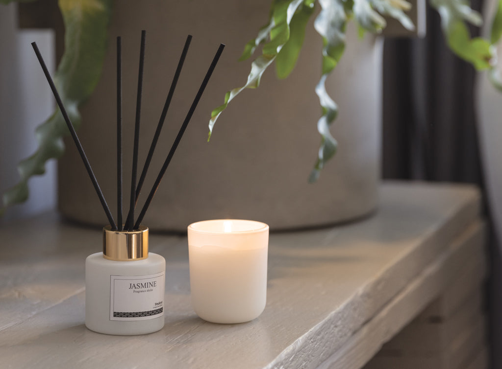 Ukiyo candle and fragrance sticks gift set
