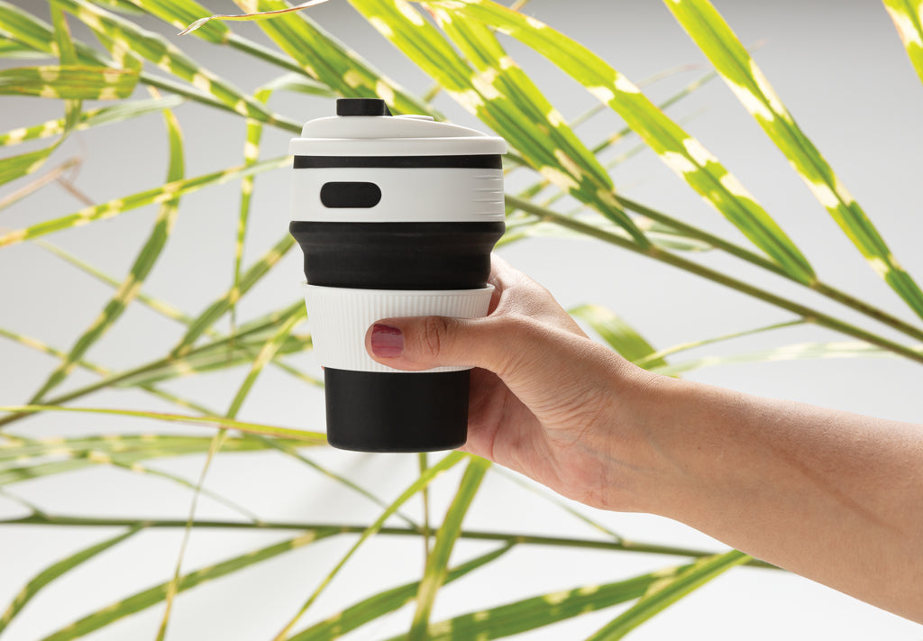 Foldable silicone cup