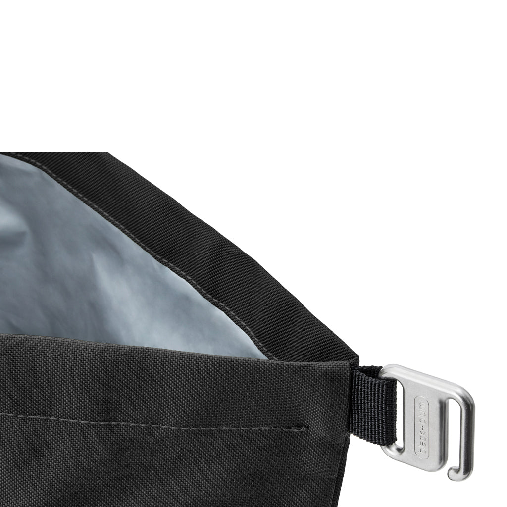 Black+Blum 6.7L insulated Lunch/Cooler Bag
