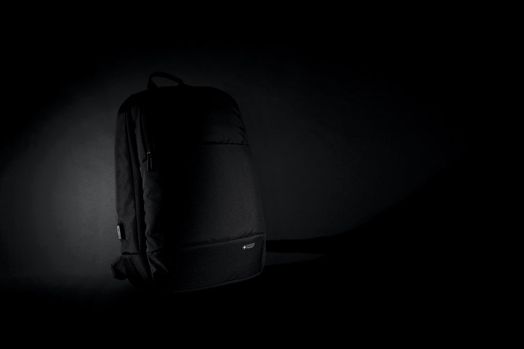 Swiss Peak AWARE™ modern 15.6" laptop backpack