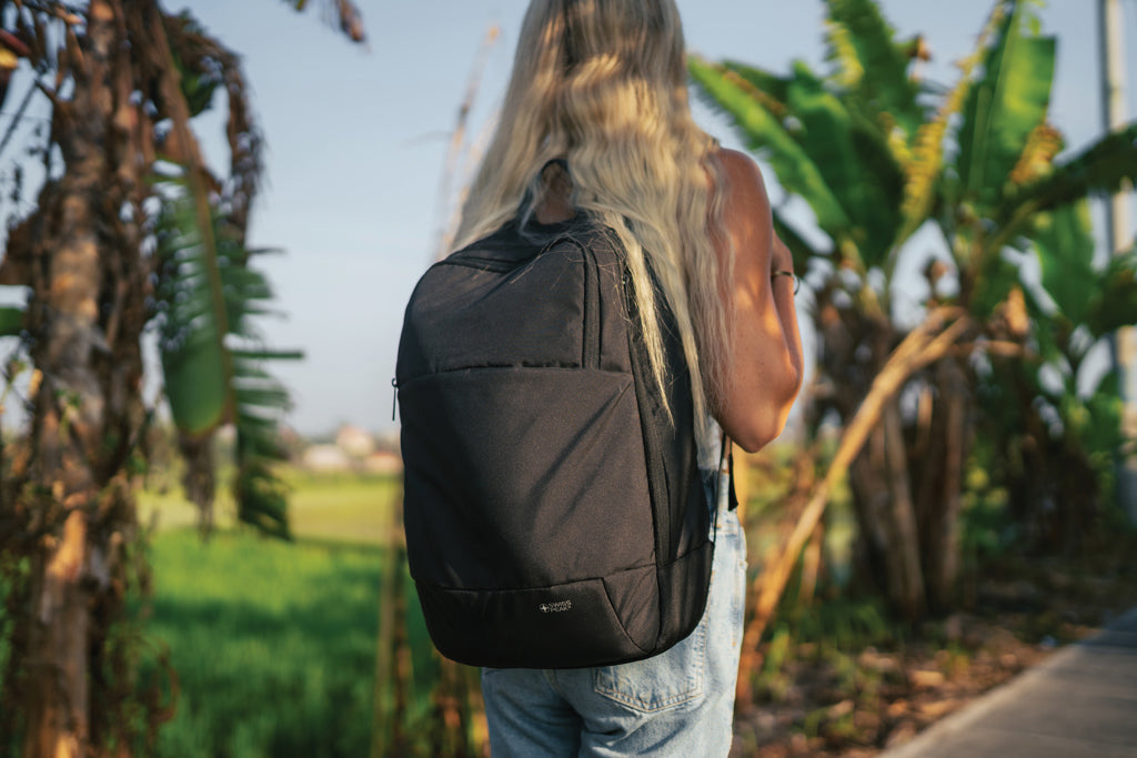 Swiss Peak AWARE™ modern 15.6" laptop backpack