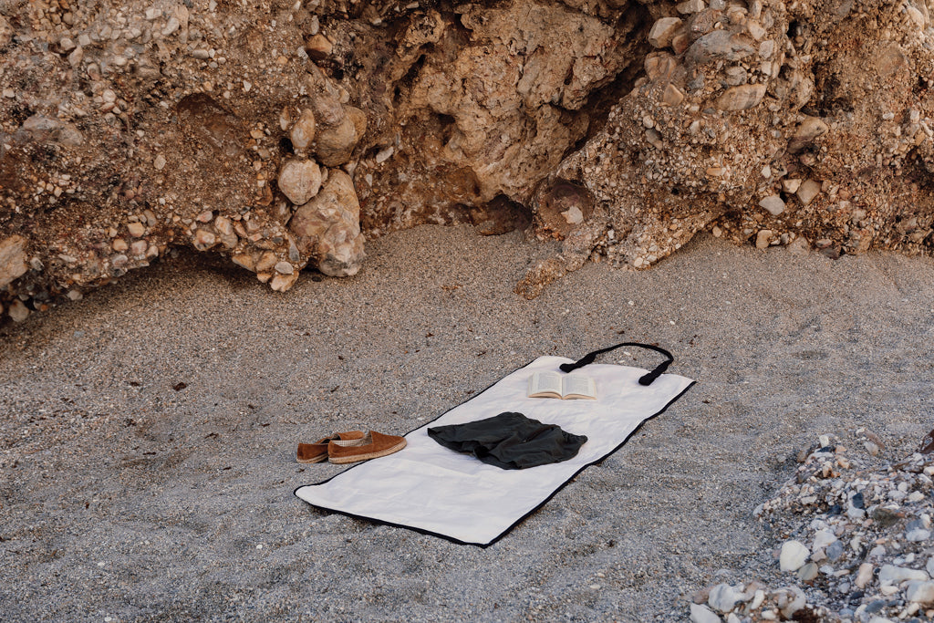 VINGA Volonne AWARE™ recycled canvas beach mat