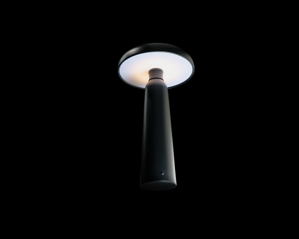 VINGA Avery RCS table lamp