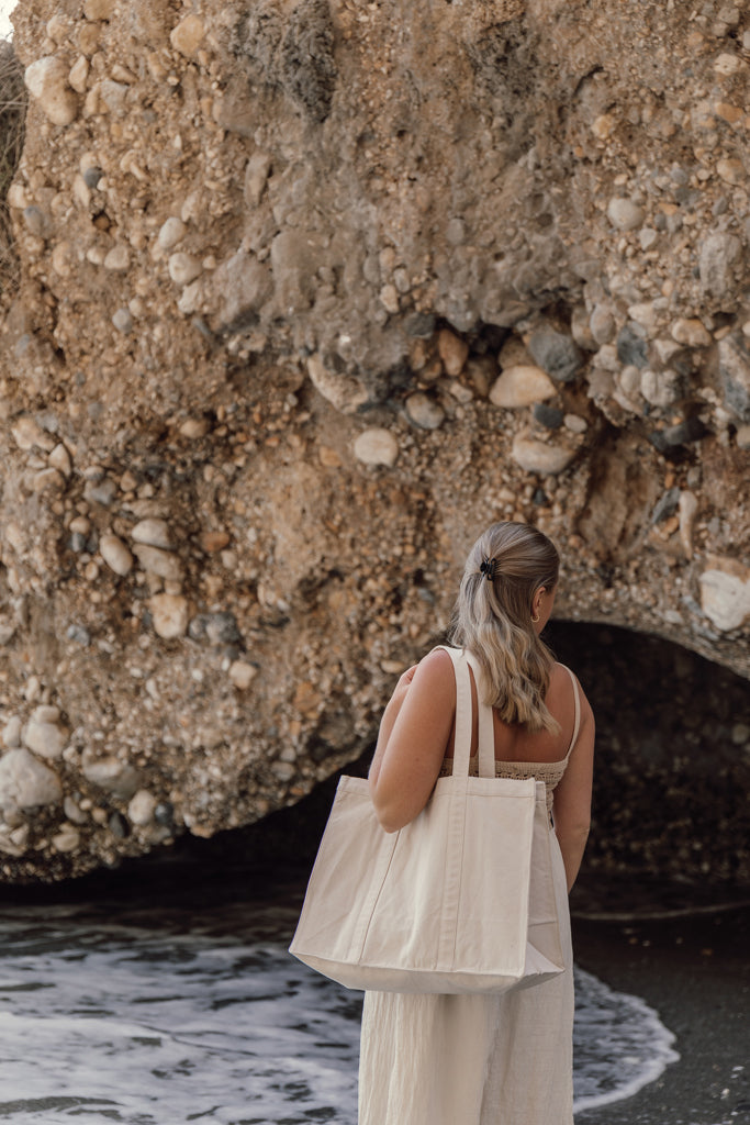 VINGA Hilo AWARE™ recycled canvas maxi tote bag