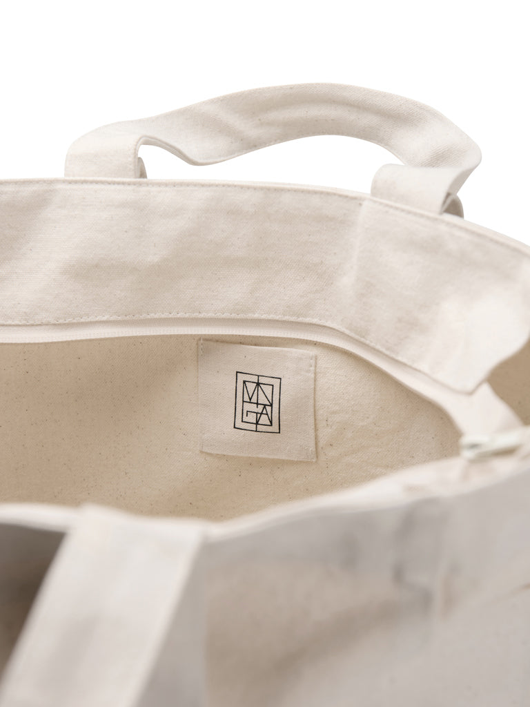 VINGA Hilo AWARE™ recycled canvas zip tote